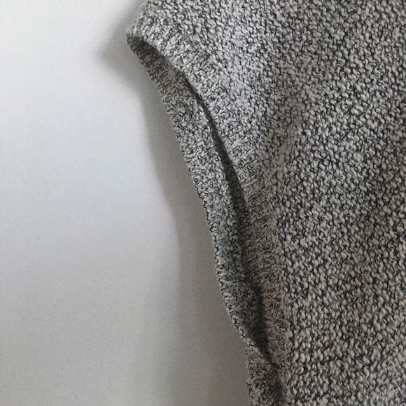 Aritzia Community Cape - Picture 8 of 15